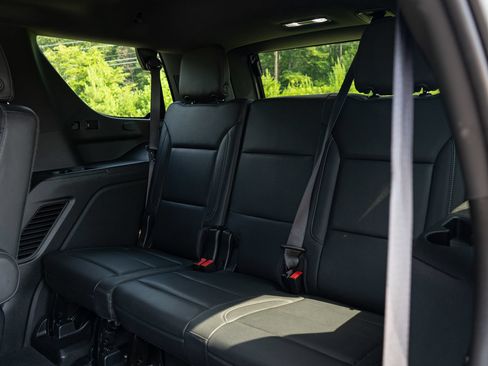Used 2022 Chevrolet Tahoe Z71 w/ Luxury Package AWD/4WD image 19