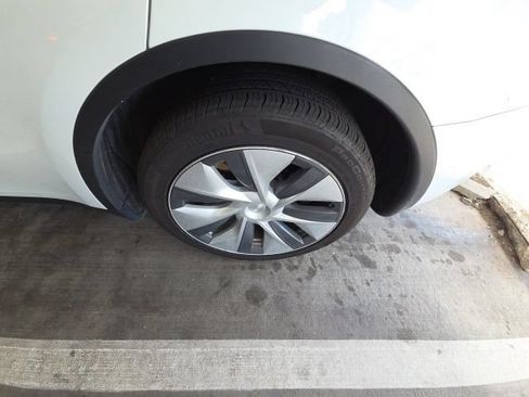 Used 2023 Tesla Model Y Long Range AWD/4WD image 12
