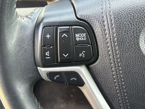 Used 2017 Toyota Highlander XLE FWD image 35