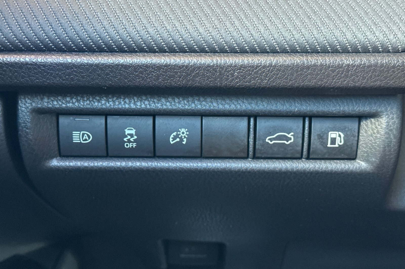 Certified 2025 Toyota Camry SE FWD image 32