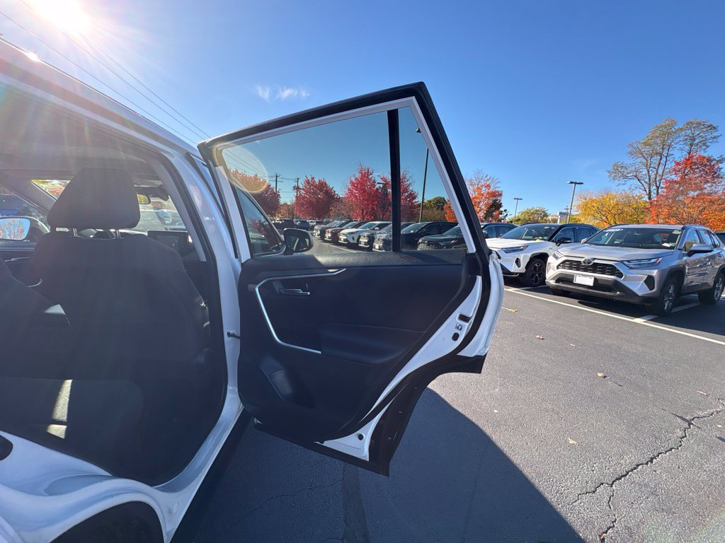 Certified 2020 Toyota RAV4 XLE w/ Convenience Package AWD/4WD image 12