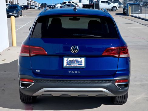 Used 2024 Volkswagen Taos SE FWD image 5