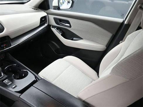 Used 2023 Nissan Rogue SV image 11