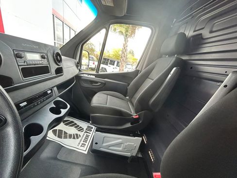 Used 2023 Mercedes-Benz Sprinter 2500 image 13