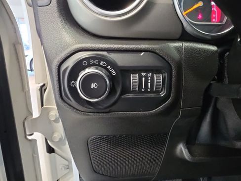 Used 2019 Jeep Wrangler Unlimited Sahara AWD/4WD image 22