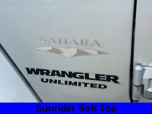 Used 2012 Jeep Wrangler Unlimited Sahara w/ Dual Top Group AWD/4WD image 5
