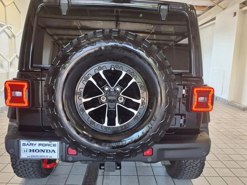 Used 2025 Jeep Wrangler Unlimited Rubicon AWD/4WD image 23