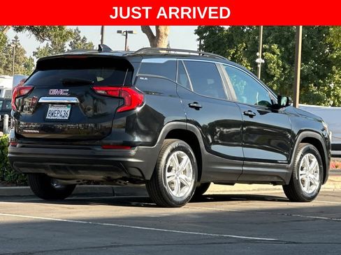 Used 2021 GMC Terrain SLE w/ Driver Convenience Package FWD image 2