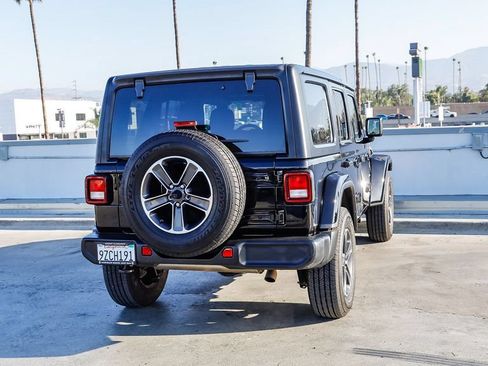 Used 2023 Jeep Wrangler Unlimited Sahara AWD/4WD image 9