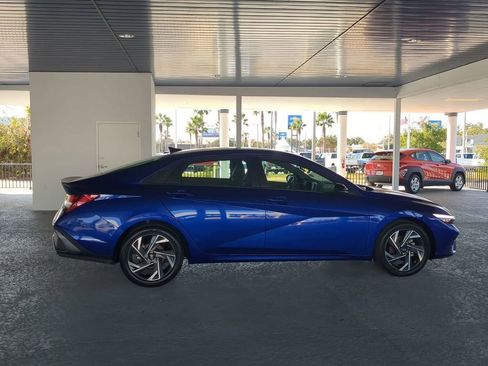 Used 2025 Hyundai Elantra Sport image 3