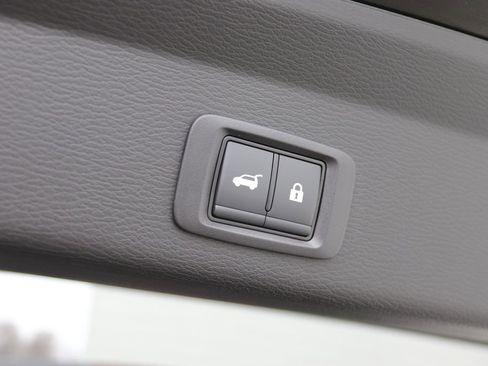 Used 2025 Mitsubishi Outlander AWD image 17