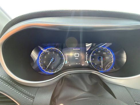 New 2026 Chrysler Pacifica Limited w/ Uconnect Theater Family Group FWD image 10