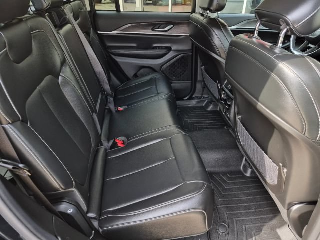 Used 2023 Jeep Grand Cherokee Limited AWD/4WD image 17