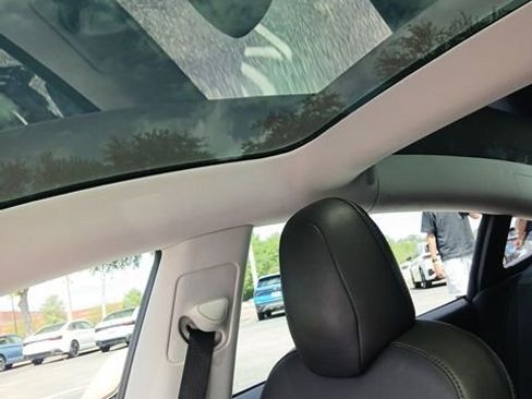 Used 2019 Tesla Model 3 Standard Range RWD image 3
