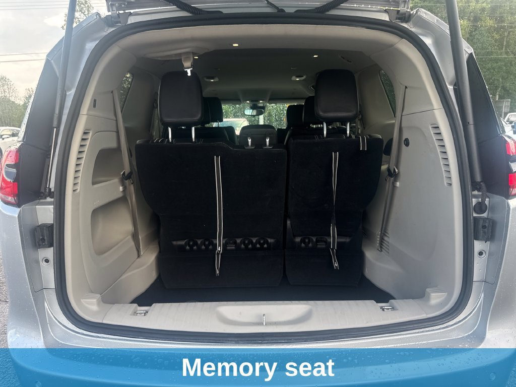 Used 2024 Chrysler Pacifica Touring-L FWD image 29