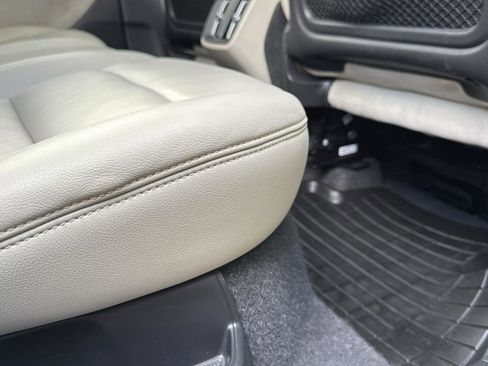 Used 2022 Volvo XC40 T5 Momentum w/ Premium Package image 26