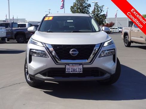 Used 2023 Nissan Rogue SV image 3