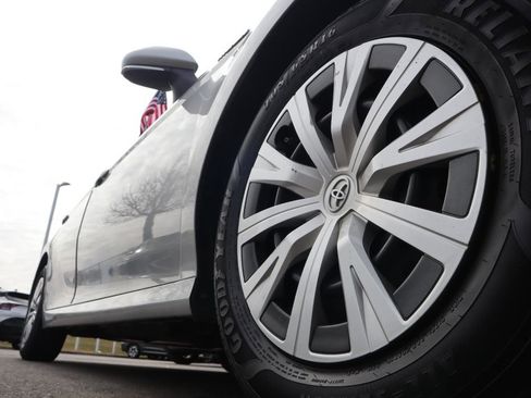 Used 2019 Toyota Camry LE w/ Sunroof Package image 8