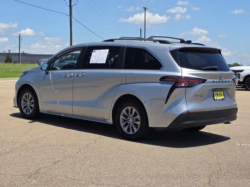 Used 2021 Toyota Sienna XLE FWD image 7