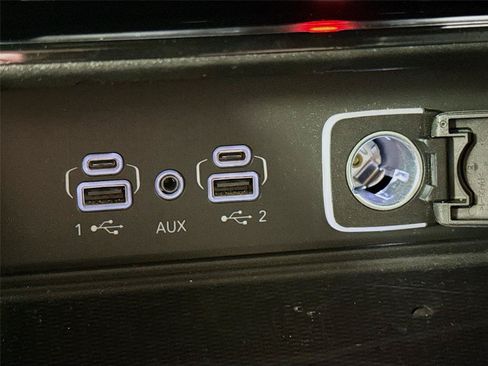 Used 2023 Jeep Grand Cherokee Altitude AWD/4WD image 18
