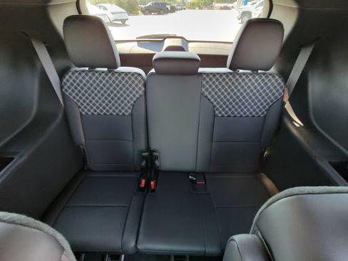 Used 2026 GMC Acadia Denali w/ Super Cruise Package FWD image 16