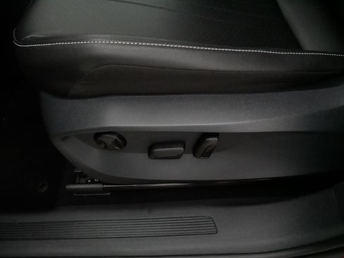 Used 2022 Volkswagen Tiguan SE image 20