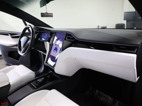 Used 2020 Tesla Model X AWD/4WD image 40