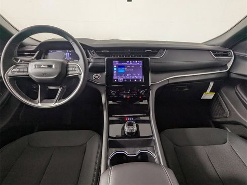 New 2025 Jeep Grand Cherokee Laredo X w/ Luxury Tech Group I image 16