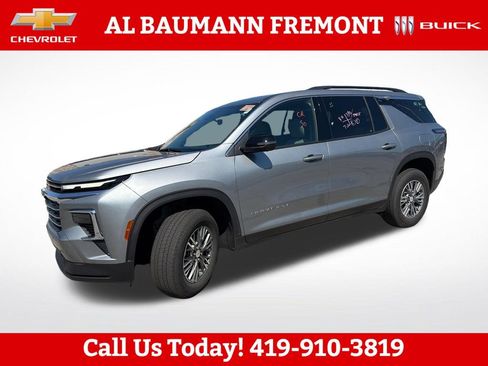 Used 2026 Chevrolet Traverse LT w/ Driver Confidence Package FWD image 2