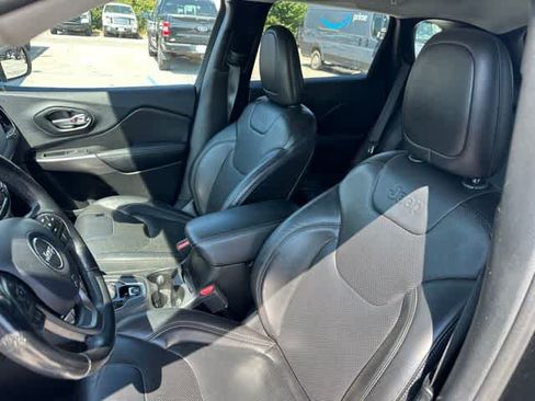 Certified 2019 Jeep Cherokee Limited AWD/4WD image 3