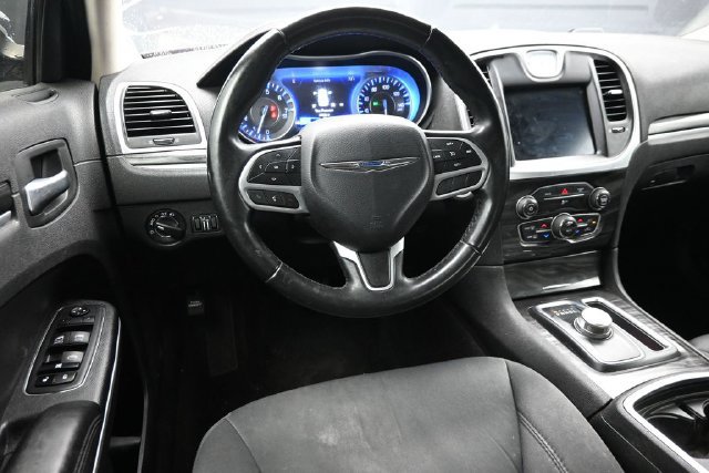 Used 2019 Chrysler 300 Touring w/ Chrome Appearance Package RWD image 16