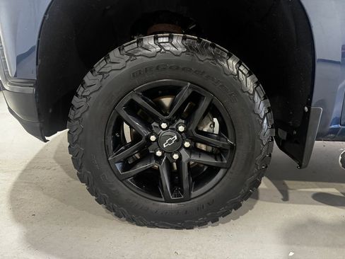 Used 2019 Chevrolet Silverado 1500 Custom Trail Boss w/ Custom Convenience Package AWD/4WD image 5