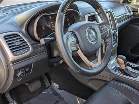 Used 2017 Jeep Grand Cherokee Overland image 9