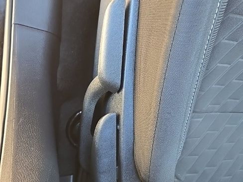 Used 2021 Nissan Kicks S image 40