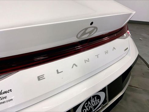 Used 2025 Hyundai Elantra Limited FWD image 8
