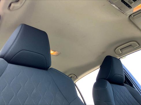 Used 2021 Toyota Corolla LE image 14