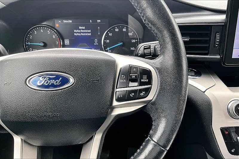 Used 2021 Ford Explorer XLT w/ Equipment Group 202A AWD/4WD image 18