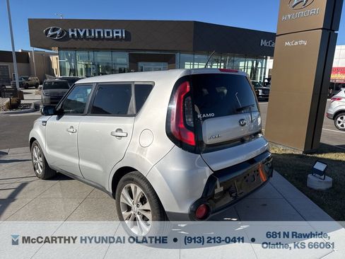 Used 2016 Kia Soul + image 12