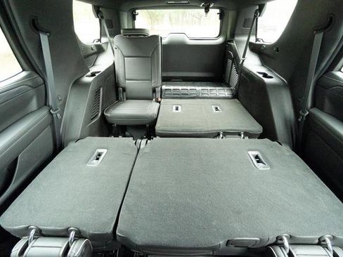 Used 2023 GMC Yukon SLT w/ SLT Luxury Package image 33