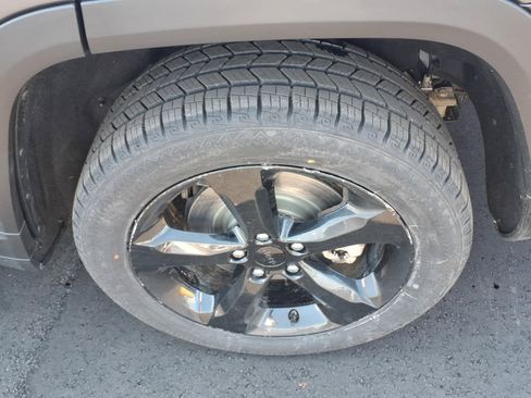 Used 2023 Jeep Grand Cherokee L Laredo AWD/4WD image 6