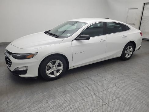 Used 2020 Chevrolet Malibu LS FWD image 2