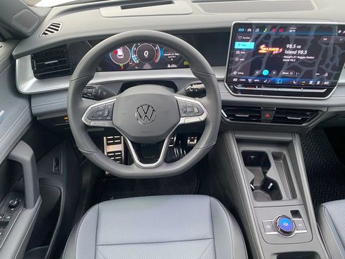 New 2026 Volkswagen Tiguan SE R-Line FWD image 12