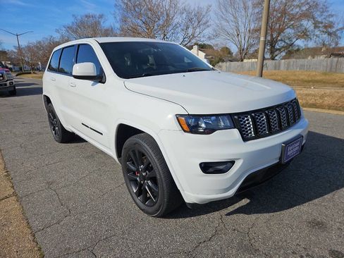 Used 2018 Jeep Grand Cherokee Altitude image 8