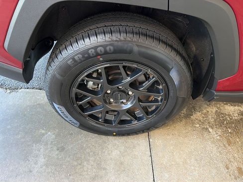 Used 2020 Toyota RAV4 LE FWD image 36