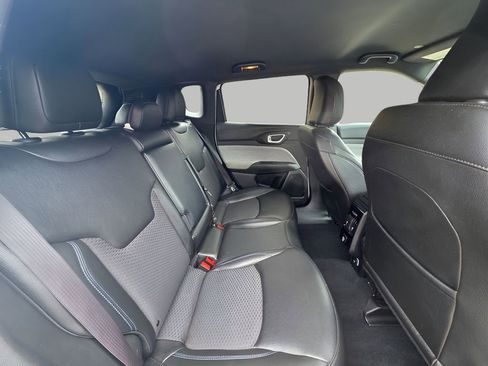 Used 2024 Jeep Compass Latitude image 8