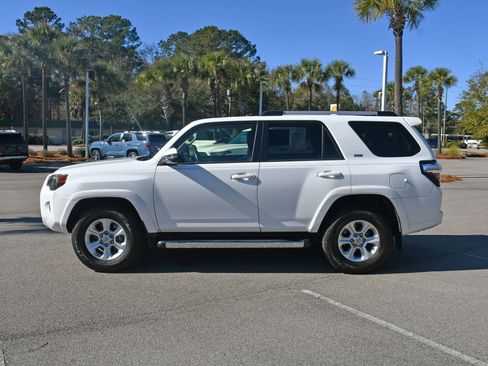 Certified 2024 Toyota 4Runner SR5 Premium image 5