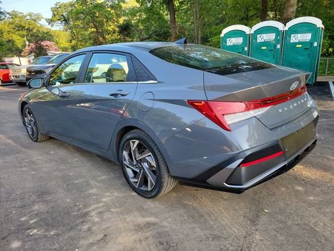 Used 2024 Hyundai Elantra Limited FWD image 7