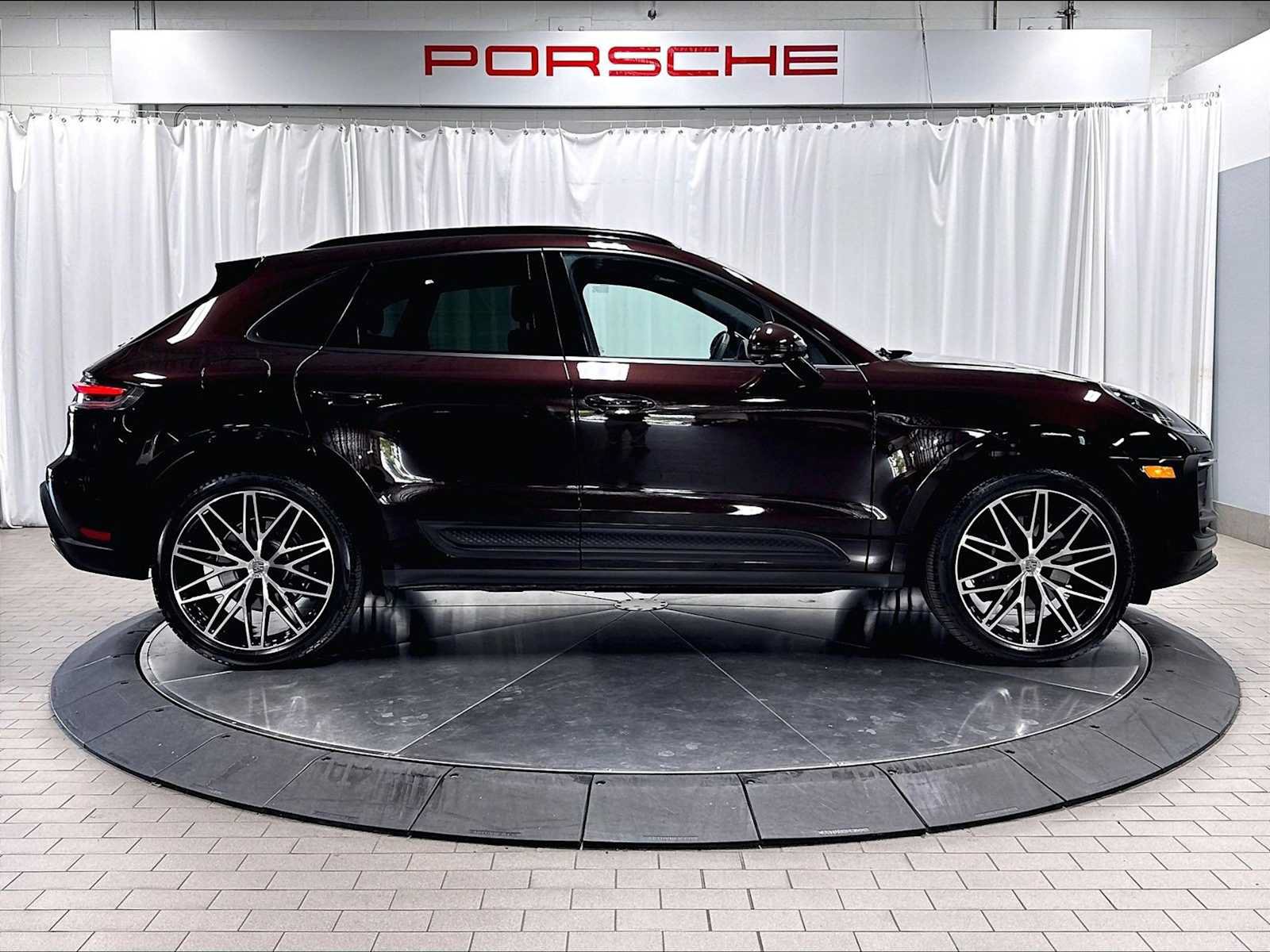 Used 2026 Porsche Macan AWD/4WD image 10