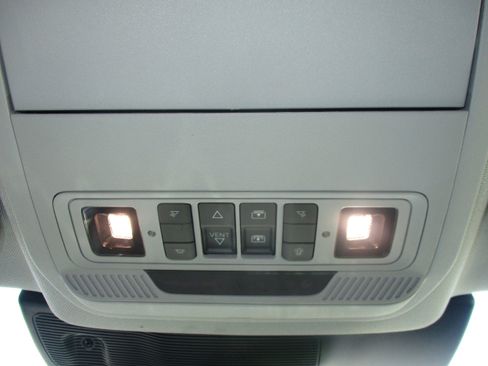 Used 2022 Ford Explorer Limited w/ Hybrid Equipment Group 310A AWD/4WD image 34