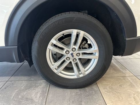 Used 2023 Ford Explorer XLT w/ Equipment Group 202A AWD/4WD image 4